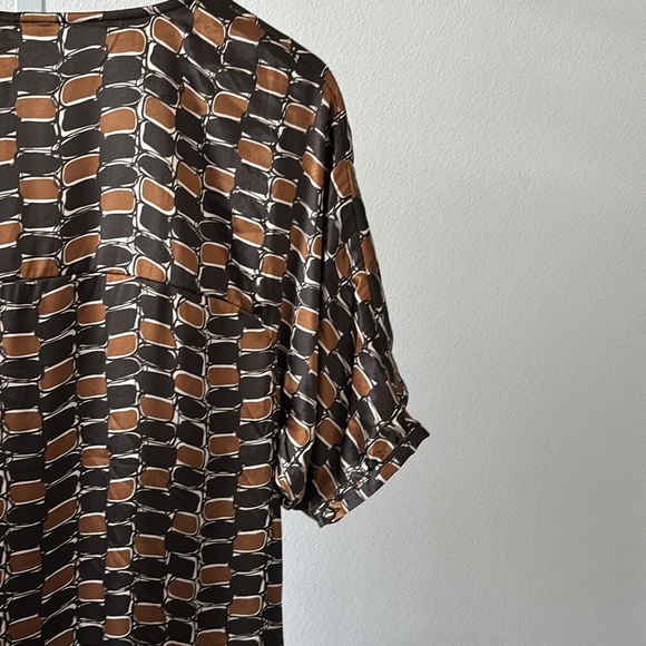 New York & Company Top XL Y2K Twist Front Satin V-Neck Retro Mod Art Deco Glam - Picture 10 of 12